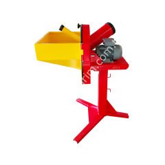 550 kg/saat kapasiteli 3 Hp yem kırma makinesi, üç ayaklı